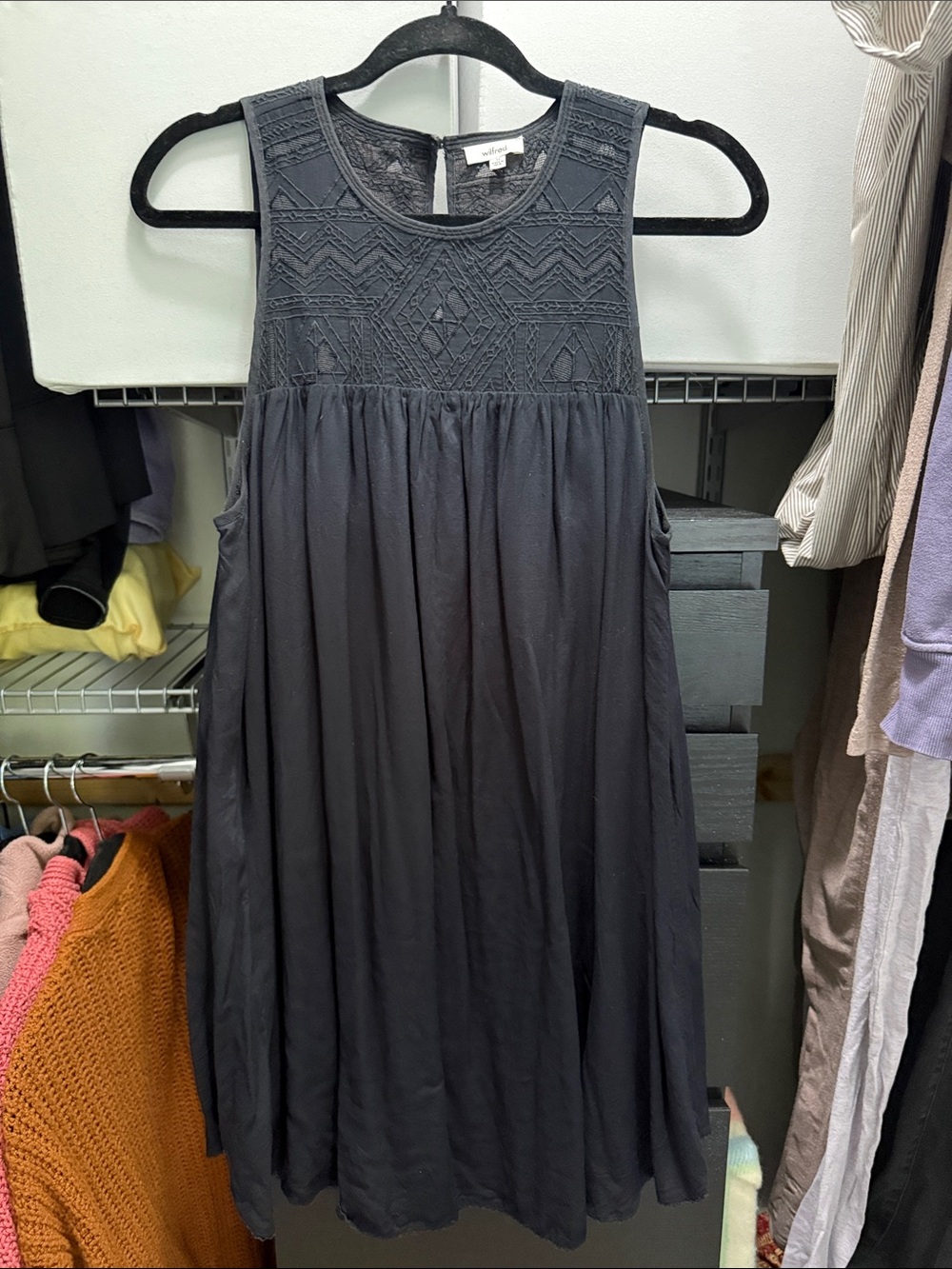 Wilfred Sleeveless Embroidered Swing Dress - black